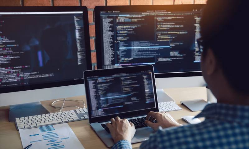 数据科学选型:R与Python如何赋能泰安网站建设?